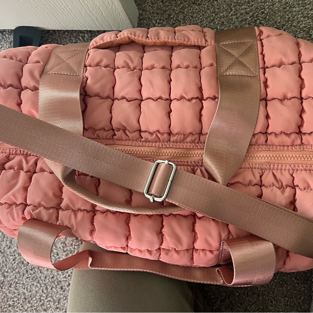 Never Used!! Coral Women’s Duffel Bag - Picture 6 of 8